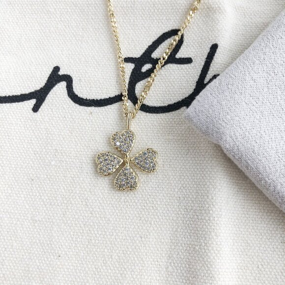 Kendra Scott Short Pendant Necklace - Clover White Crystal Gold - Picture 4 of 4